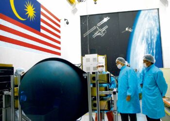 KERAJAAN perlu menunggu dengan sabar selama enam tahun sehinggalah Elon Musk yang hampir bankrap menunaikan janjinya untuk melancarkan satelit RazakSAT ke orbit bumi pada 2009.