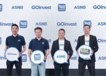 MUZZAFFAR Othman (dua, kanan) dan Alan Ni (dua, kiri) pada majlis pelancaran platform Labur Online Laju (LOL) dalam aplikasi Touch ‘n Go e-Wallet di Shah Alam, Selangor. – UTUSAN/AFIQ RAZALI