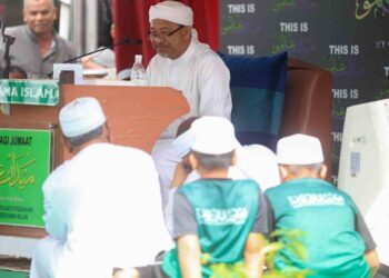 MOHD Nassuruddin Daud semasa menyampaikan kuliah jumaat di Medan Ilmu, Kota Bharu, Kelantan.UTUSAN/KAMARUL BISMI KAMARUZAMAN