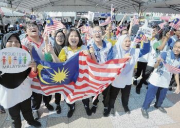 RAKYAT perlulah menghayati prinsip-prinsip ditonjolkan dalam tema kemerdekaan tanpa mengira
perbezaan kaum, agama, budaya dan ideologi politik.