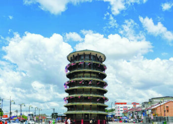 MENARA Condong Teluk Intan akan dinaik taraf untuk menarik lebih ramai kehadiran pelancong. – UTUSAN/AIN SAFRE BIDIN