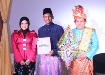 GABENOR BANK NEGARA MALAYSIA, Datuk Shaik Abdul Rasheed Ghaffour melancarkan pemeran GERAK BAYANG: Seni Penceritaan anjuran Muzium dan Galeri BNM yang akan berlangsung sehingga 28 Januari 2024.