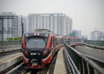 LRT Greater Jakarta memulakan operasi kelmarin.-AFP