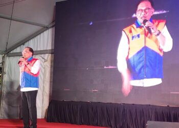 ANWAR Ibrahim ketika berucap pada ceramah Jelajah Perpaduan Madani Pulau Pinang di George Town, malam ini.