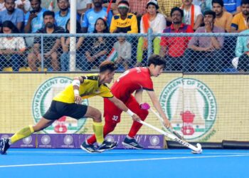Aksi pemain Malaysia ketika berdepan pemain Korea Selatan dalam aksi terakhir peringkat kumpulan Kejohana Trofi Juara-Juara Asia 2023 yang berlangsung di Chennai, India hari ini (FOTO: AHF/ Hockey India)
