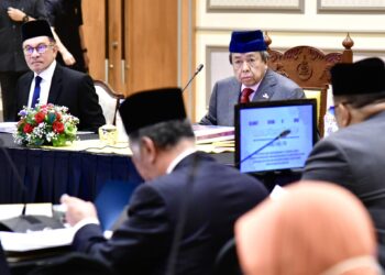 SULTAN Sharafuddin Idris Shah ketika mempengerusikan mesyuarat Majlis Kebangsaan Bagi Hal Ehwal Agam Islam Malaysia (MKI) Kali Ke-70 di Dewan Syarahan dan Muzakarah Islam Shah Alam, Masjid Sultan Salahuddin Abdul Aziz Shah, Shah Alam.