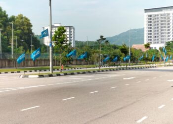 BENDERA PN hanya dapat dilihat di beberapa tempat di sekitar kawasan Balik Pulau, Pulau Pinang pada PRN kali ini berbanding bendera dan poster PH-BN yang menguasai hampir kebanyakan kawasan.