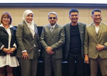 WAKIL syarikat bergambar bersama dalam satu majlis baru-baru ini.