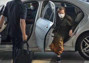 ZETI Akhtar Aziz tiba di mahkamah Kuala Lumpur, hari ini, -UTUSAN/M.FIRDAUS M. JOHARI