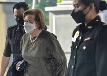 ZETI Akhtar Aziz ketika hadir di Mahkamah Kuala Lumpur, semalam. - UTUSAN.M. FIRDAUS M. JOHARI