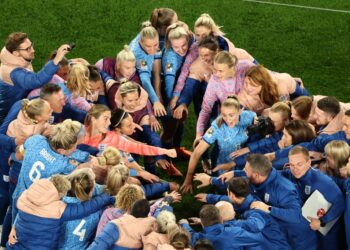 PEMAIN England meraikan kejayaan melayakkan diri ke perlawanan akhir Piala Dunia Wanita selepas menumpaskan Australia hari ini. - AFP