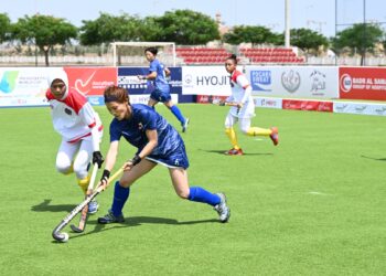 Pasukan Hoki 5s Wanita negara cuba mengekang asakan pemain Jepun dalam aksi terakhir peringkat Kumpulan Elit, Kejohanan Hoki 5’s Piala Asia 2023 (Wanita) di Salalah hari ini. (FOTO: Persekutuan Hoki Asia)