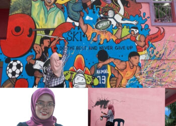 Siti Sarah Maswan melukis mural di atas dinding dua tingkat dengan hanya memanjat tiang gol.