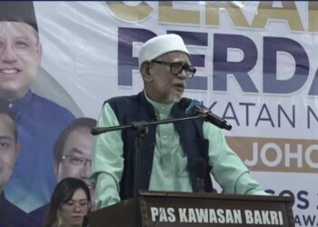 ABDUL HADI AWANG semasa berucap dalam Ceramah Perdana PN Johor di Markas Pas Bakri, Muar Sabtu lalu yang menimbulkan kontroversi kerana mempertikai kuasa Lembaga Pengampunan