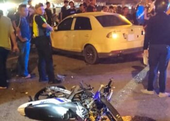 SEORANG penunggang motosikal maut dirempuh sebuah kereta Proton Saga yang melanggar lampu isyarat di Taman Daya, Johor Bahru.