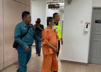SEORANG lelaki warga China  direman empat hari bagi membantu siasatan berhubung premis pelupusan buangan bahan terjadual haram di Kampung Perigi Acheh, Pasir Gudang.