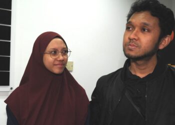 FARAH DAYANA IZZATI MOHAMED NASIR dan suaminya, Mohamad Rashideen Khamisan hadir bagi mendengar hukuman yang dijatuhkan oleh Mahkamah Sesyen Johor Bahru ke atas seorang pengasuh yang didakwa cuai semasa menjaga anak mereka, Mac lalu.