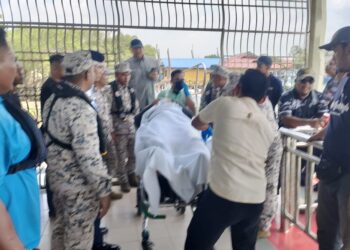 MANGSA terlibat dalam kejadian lantai bot penumpang meletup dan pecah akibat pukul ombak ketika berada di perairan Pulau Tinggi dibawa ke Hospital Mersing.