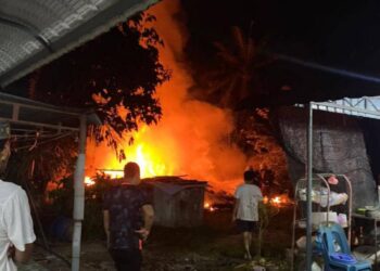 SEORANG warga emas 81 tahun ditemukan rentung di bahagian dapur sebuah rumah di Kampung Sungai Bilah, Bukit Gambir, Tangkak.
