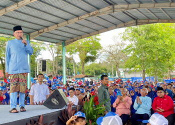ANWAR Ibrahim berucap pada Ceramah Jelajah Perpaduan Madani di Naka, Padang Terap.