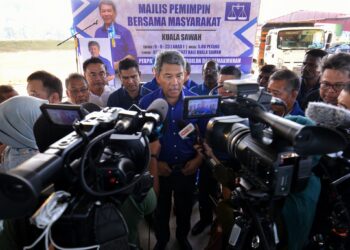 MOHAMAD Hasan ketika ditemui pemberita pada Majlis Pemimpin Bersama Masyarakat Melayu, Cina Dan India di Kuala Sawah, Rantau, Seremban hari ini.-UTUSAN/MOHD. SHAHJEHAN MAAMIN.