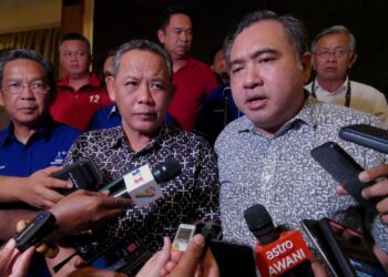 ANTHONY Loke Siew Fook ketika ditemui pemberita selepas pengumuman keputusan BN-PH sempena PRN Negeri Sembilan di Seremban malam ini.-UTUSAN/MOHD. SHAHJEHAN MAAMIN.