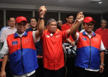 KEMENANGAN dijangka memihak kepada Suhaizan Kaiat (kanan) dan Nazri Abdul Rahman (kiri) dalam Pilihan Raya Kecil (PRK) Pulai dan Simpang Jeram pada 9 September ini.