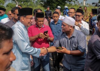 MAJORITI rakyat ingin melihat Anwar Ibrahim menerajui negara sehingga tamat penggal. – UTUSAN/ SHAHIR NOORDIN