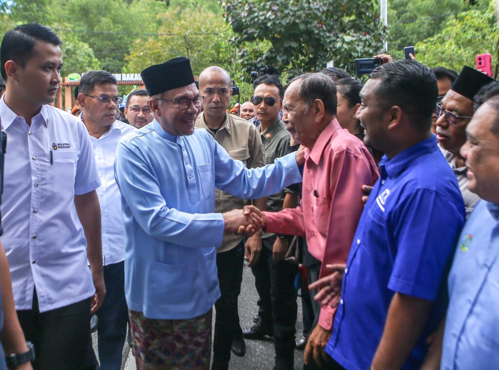 Gaji penjawat awam naik Oktober ini Gaji penjawat awam naik Oktober ini