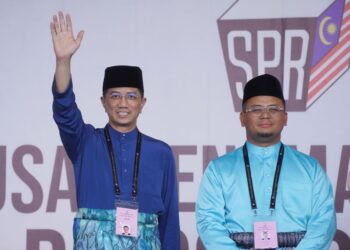 ADAKAH Amirudin Shari akan kembali ke kerusi Menteri Besar Selangor dalam pilihan raya negeri (PRN) ini atau dirampas Perikatan Nasional (PN)?
– UTUSAN/FAUZI BAHARUDIN