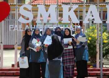 MODUL Penghayatan Hadis 40 Imam Nawawi yang dirintiskan di 61 SMKA dan 228 SABK seolah-olah sengaja mahu dipolemikkan sesetengah pihak, dipercayai untuk agenda tertentu. – UTUSAN/ZULHANIFA SIDEK