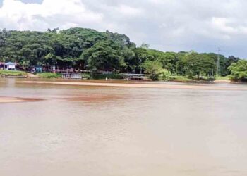 AIR Sungai Tembeling di kawasan hulu sungai semakin cetek dan muncul beting pasir berdekatan Kampung Bantal, Hulu Tembeling di Jerantut, Pahang. – UTUSAN/HARIS FADILAH AHMAD