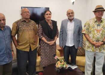 DARI kiri: Ahli Bersekutu MAAFIM, Prof. Mustafa Ali Mohd., Dr. Paramjit Kaur, Dr. Vijayendreh Subramaniam; Peguam Bersekutu MAAFIM, Datuk Gurdial Singh Nijar dan Penaung MAAFIM, Tan Sri Lee Kim Yew di Sidang Media MAAFIM di Mines Resort and Golf Club, Kuala Lumpur.