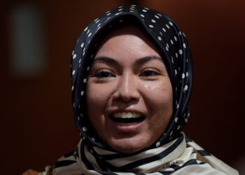 NAD Zainal ditemui semasa penggambaran telefilem Mendarat Di Syurga, di Petaling Jaya. UTUSAN/ M.Firdaus M.Johari