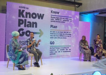 MOHAZMI Mohamed ketika memberi penerangan mengenai forum Know, Plan, Go yang diadakan di The Grounds, Mahsa Avenue, di sini hari ini. -UTUSAN/AMIR KHALID