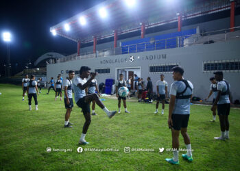 BARISAN Pemain muda negara menjalani sesi latihan menjelang aksi berdepan Timor Leste, malam ini.-IHSAN FAM