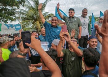 Menteri Besar Kedah, Datuk Seri Muhammad Sanusi Md. Nor  dilihat menjadi poster boy kerana popularitinya di media sosial ketika ini.