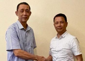 MISBUN Sidek (kiri) bersama Mohamad Norza Zakaria.