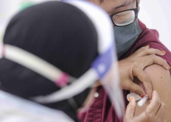 KERAJAAN perlu meneliti semula tindakan yang diambil oleh segelintir pegawai perubatan yang enggan lapor diri ke Serawak . GAMBAR HIASAN