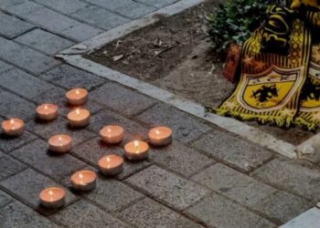 UPACARA memperingati penyokong kelab bola sepak AEK Athens yang maut ditikam di luar stadium Nea Filadelfeia. - AGENSI