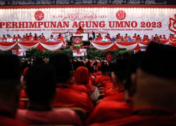 UMNO di bawah pimpinan Ahmad Zahid Hamidi berjaya menyesuaikan diri dalam situasi politik baharu negara. – UTUSAN/AFIQ RAZALI