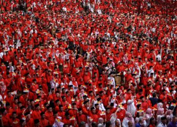 KUMPULAN minoriti penduduk hanya akan bersatu dan menyokong sepenuhnya kepimpinan Melayu apabila telah jelas berlaku penyatuan kukuh parti-parti politik orang Melayu. – UTUSAN/AFIQ RAZALI
