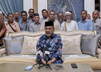 TAJUDDIN Abdul Rahman mengadakan sidang akhbar berhubung ‘Himpunan Melayu Bangkit’ yang akan dianjurkannya pada Rabu depan. - UTUSAN/M FIRDAUS M JOHARI