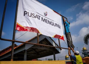 ADALAH satu kerugian jika rakyat yang layak mengundi tidak menunaikan tanggungjawab mereka. – UTUSAN/MUHAMAD IQBAL ROSLI