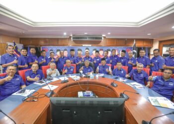 SETELAH Pas menang cemerlang pada Pilihan Raya Umum Ke-15 (PRU15), penulis melihat UMNO tidak memiliki mana-mana kawasan selamat di Terengganu. – UTUSAN/PUQTRA HAIRRY