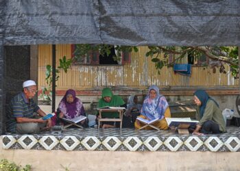 NABI Muhammad SAW mengingatkan kita agar sentiasa menghidupkan rumah dengan bacaan al-Quran atau zikir kepada-Nya. – UTUSAN/PUQTRA HAIRRY