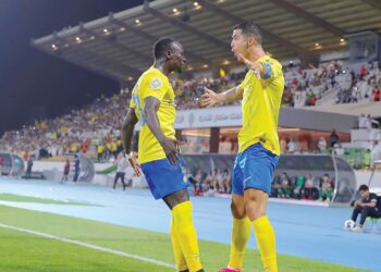 SADIO Mane (kiri) dan Cristiano Ronaldo menjadi senjata Al-Nassr dalam Liga Pro Saudi. - IHSAN AL-NASSR