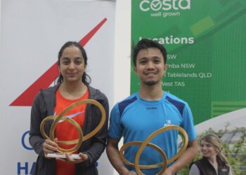 MUHAMMAD Addeen Idrakie Bahtiar (kanan) bersama Tanvi Khanna menjuarai Terbuka Costa North Coast di Australia, semalam. - Ihsan PSA