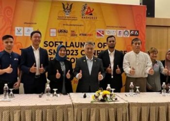 SNOWDAN Lawan (lima dari kiri) bersama tetamu kehormat lain pada pada sidang media majlis prapelancaran AASM 2023 di Kuching, Sarawak, baru-baru ini.