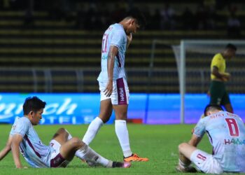 PEMAIN Sri Pahang kecewa tumpas kepada Kedah Darul Aman dalam aksi Liga Super di Alor Setar semalam. - IHSAN SRI PAHANG